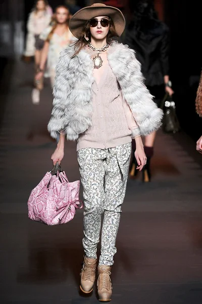 Look 18